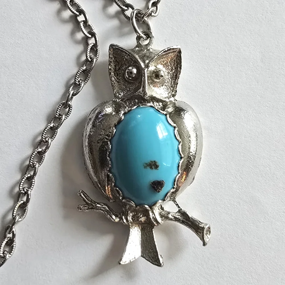 Vintage owl necklace silver tone turquoise blue color cabochon bird long